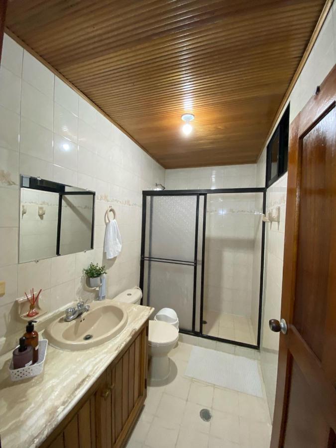 Casa de hóspedes Independientes Cerca Al Aeropuerto 3 *